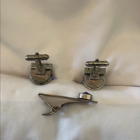 Silver and Blue Cuff Links with Tie Clip - Picture 4 of 5